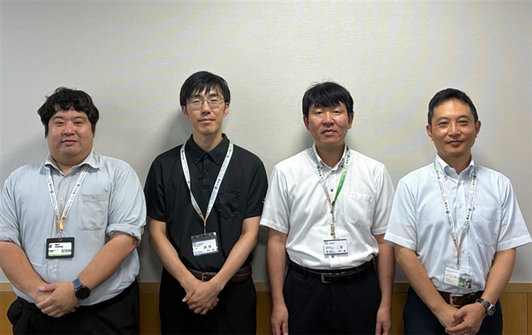 （写真左より）加治屋氏、濵屋氏、二宮氏、川内氏